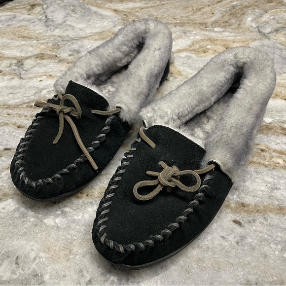 L.L. Bean Wicked Good Shearling Moccasin Slippers in Black Women’s size 10 - Picture 3 of 12